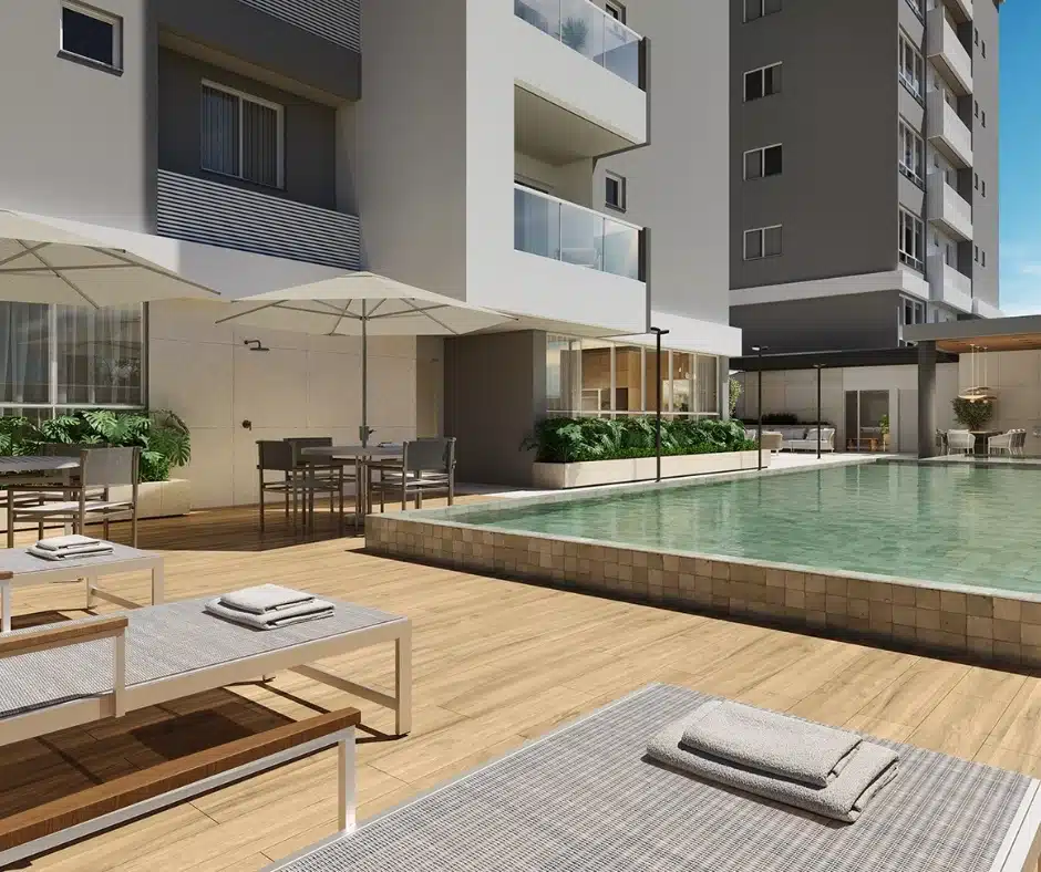 Área de lazer do Residencial Paesaggio em Itajaí/SC com piscina, deck e espaços de descanso